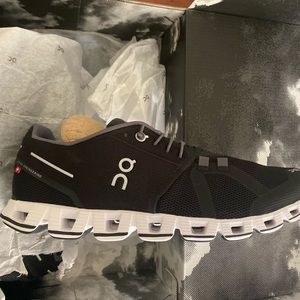 Cloud Shoes.  Mens 9 brand new.
